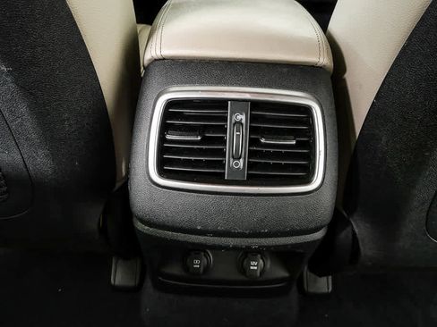 Used 2020 Kia Sorento LX image 18