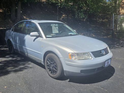 Used 2001 Volkswagen Passat GLS FWD image 10