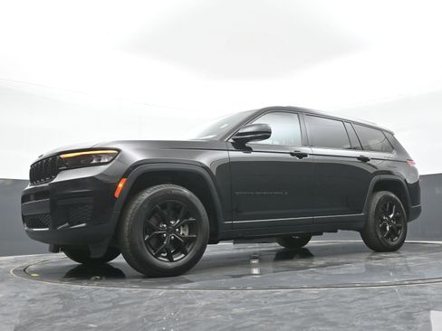 Used 2024 Jeep Grand Cherokee L Laredo image 46