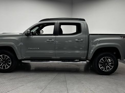 Used 2022 Toyota Tacoma TRD Sport AWD/4WD image 6