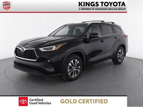 Used 2023 Toyota Highlander XLE AWD/4WD image 3