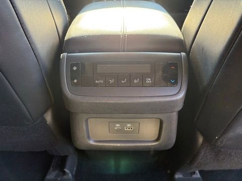 Used 2022 Nissan Pathfinder SL image 32