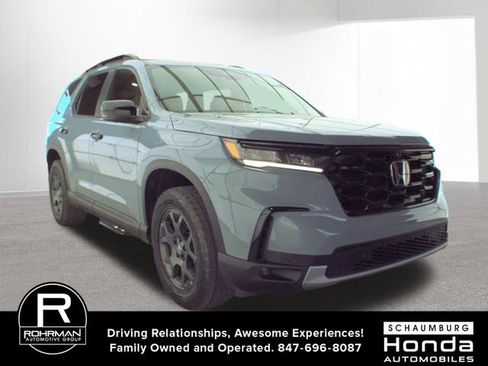 Used 2025 Honda Pilot TrailSport image 4