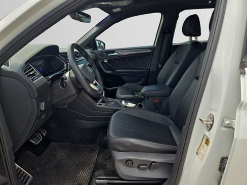 Used 2024 Volkswagen Tiguan SE R-Line w/ MDO Package, Three-Row FWD image 9