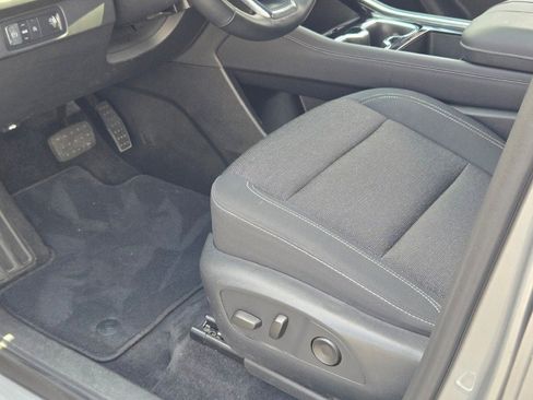 Used 2025 Chevrolet Traverse LT image 22