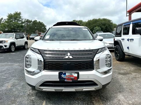 Used 2022 Mitsubishi Outlander SE FWD image 2