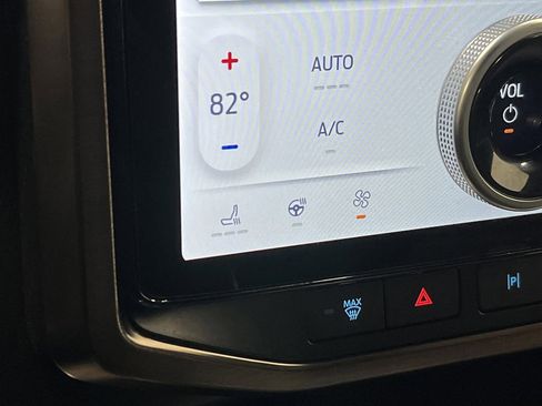 Used 2022 Ford F150 Lightning Lariat image 7