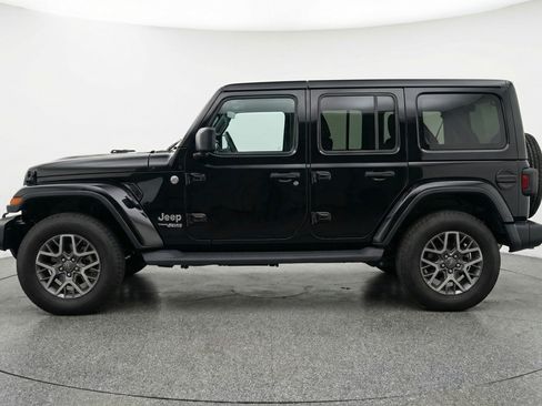Used 2025 Jeep Wrangler Sahara image 5