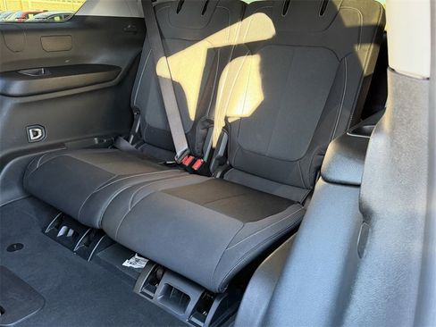 Used 2023 Jeep Grand Cherokee L Laredo image 23