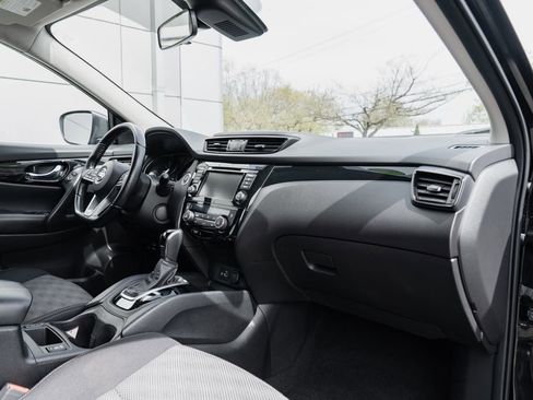 Used 2020 Nissan Rogue Sport SV image 27