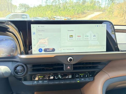 Used 2025 Toyota Crown Signia image 29