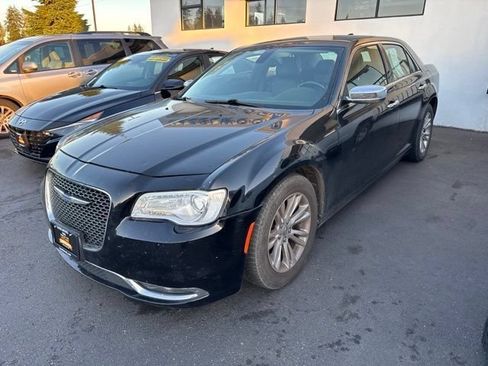 Used 2016 Chrysler 300 C RWD image 3