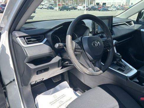 Used 2021 Toyota RAV4 LE AWD/4WD image 14