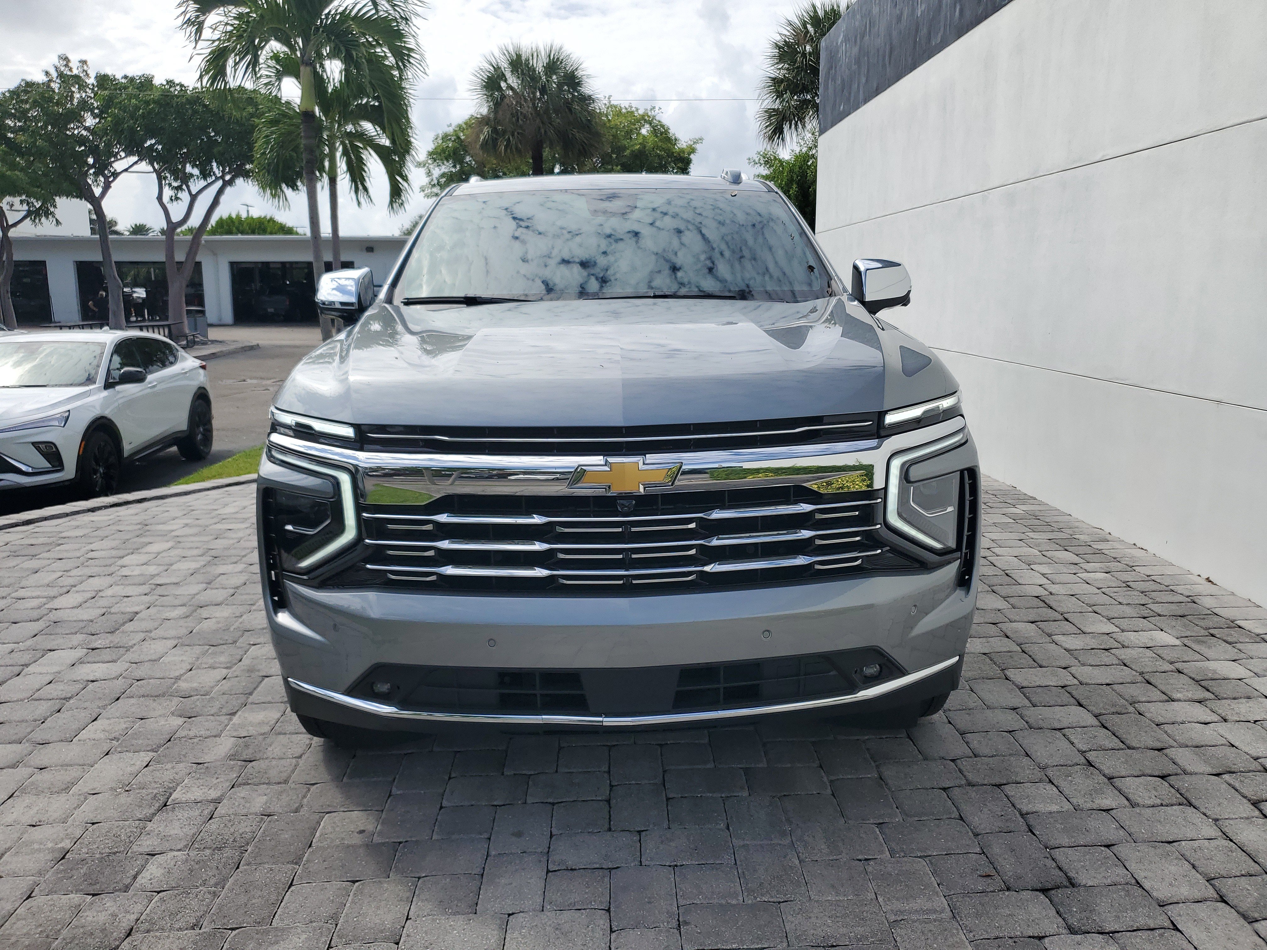 Used 2025 Chevrolet Tahoe Premier AWD/4WD image 2