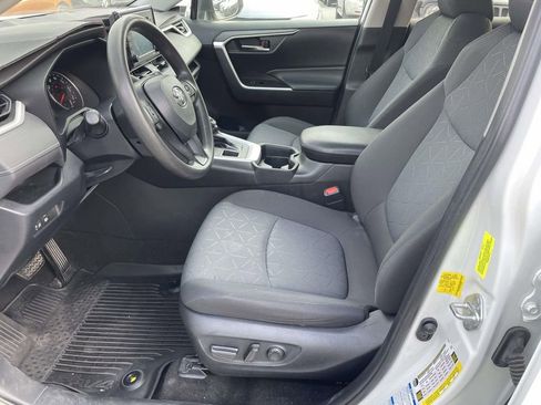 Used 2020 Toyota RAV4 XLE image 28