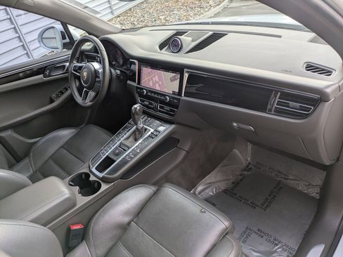 Used 2020 Porsche Macan S image 36