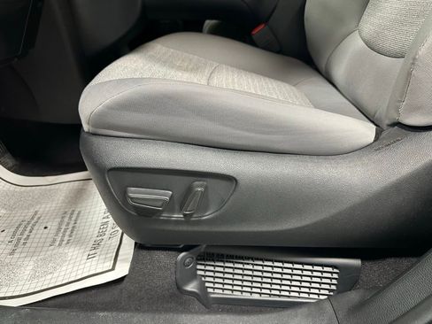 Used 2025 Toyota Sienna LE image 12