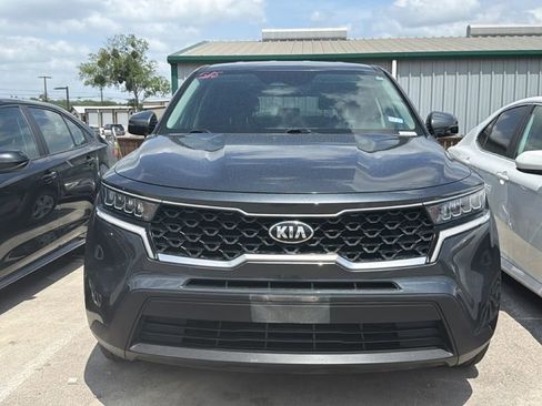 Used 2021 Kia Sorento LX FWD image 2