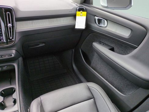 New 2025 Volvo XC40 B5 Core w/ Protection Package Premier image 16