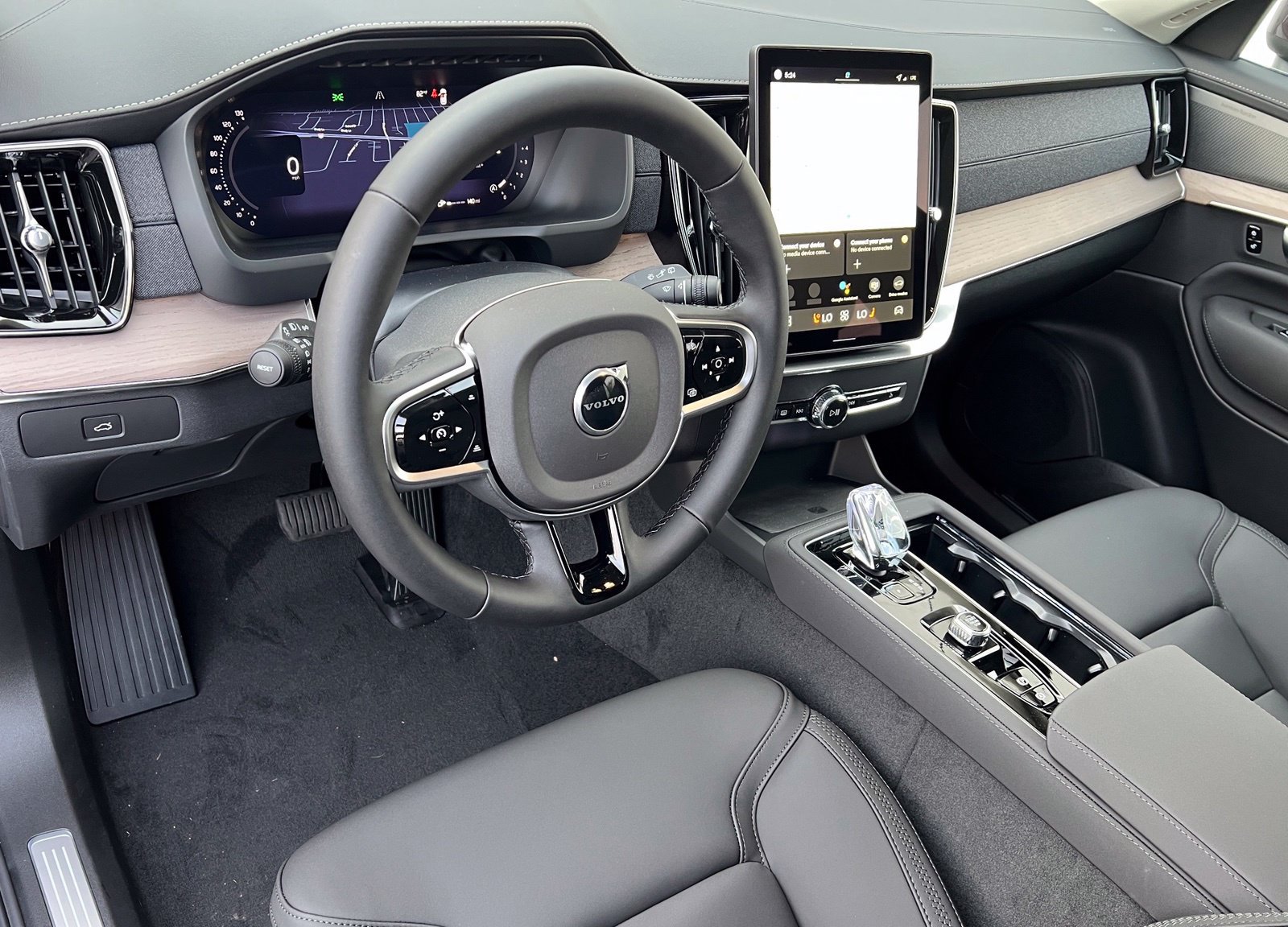 New 2026 Volvo XC90 T8 Plus w/ Protection Package AWD/4WD image 13