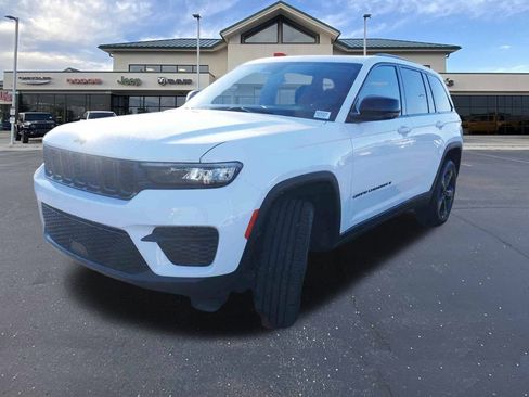 New 2025 Jeep Grand Cherokee Altitude image 3