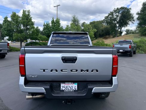 Used 2026 Toyota Tacoma SR5 AWD/4WD image 7