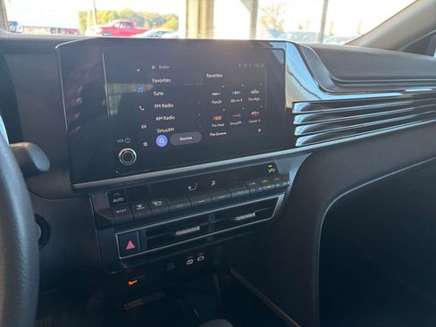 Used 2025 Toyota Camry LE image 27