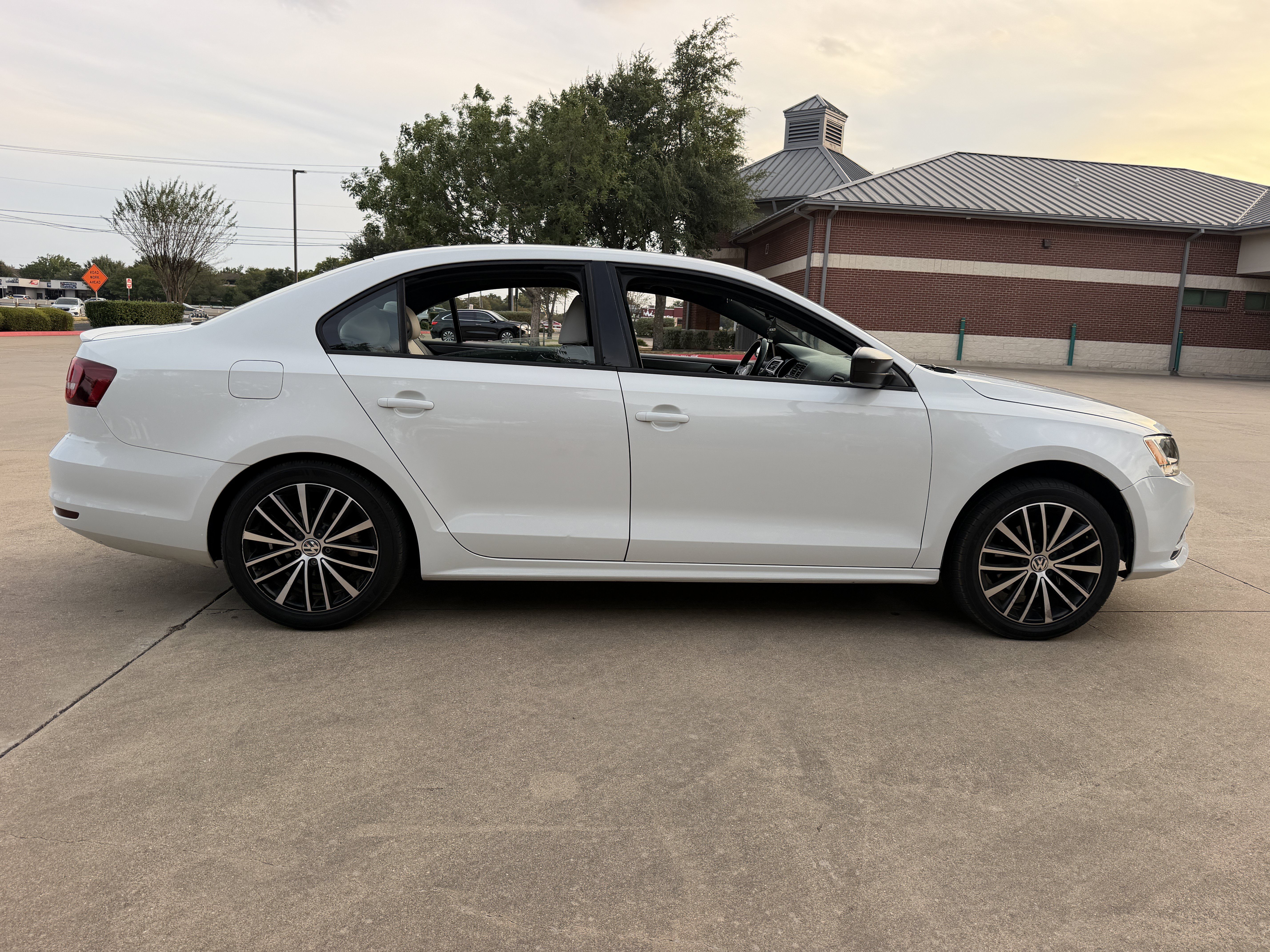 Used 2016 Volkswagen Jetta Sport FWD image 8