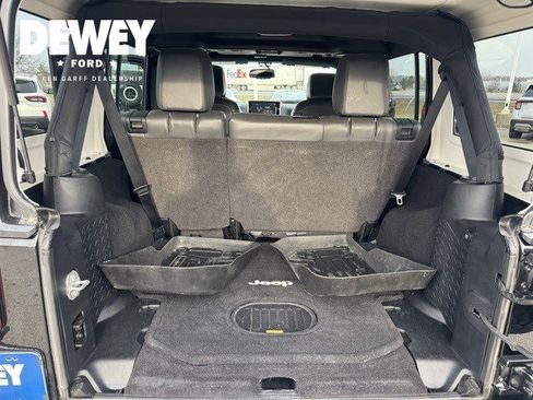 Used 2016 Jeep Wrangler Unlimited Rubicon image 26