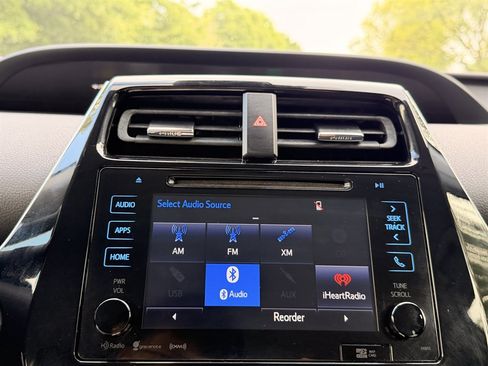 Used 2016 Toyota Prius Three Touring FWD image 19