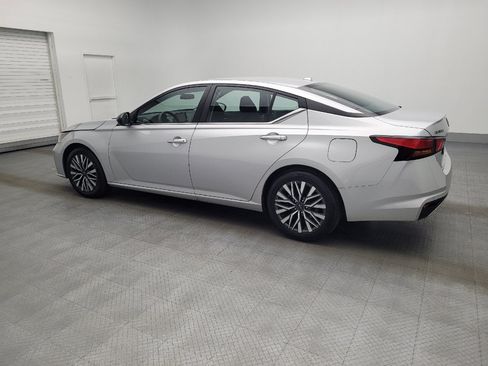 Used 2024 Nissan Altima 2.5 SV image 3