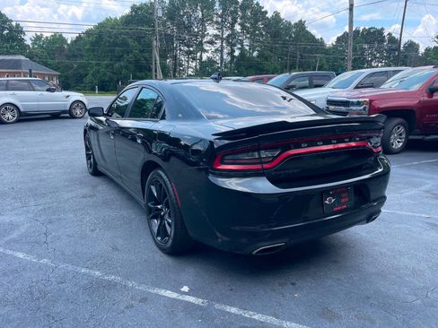 Used 2017 Dodge Charger R/T w/ Navigation & Travel Group RWD image 8