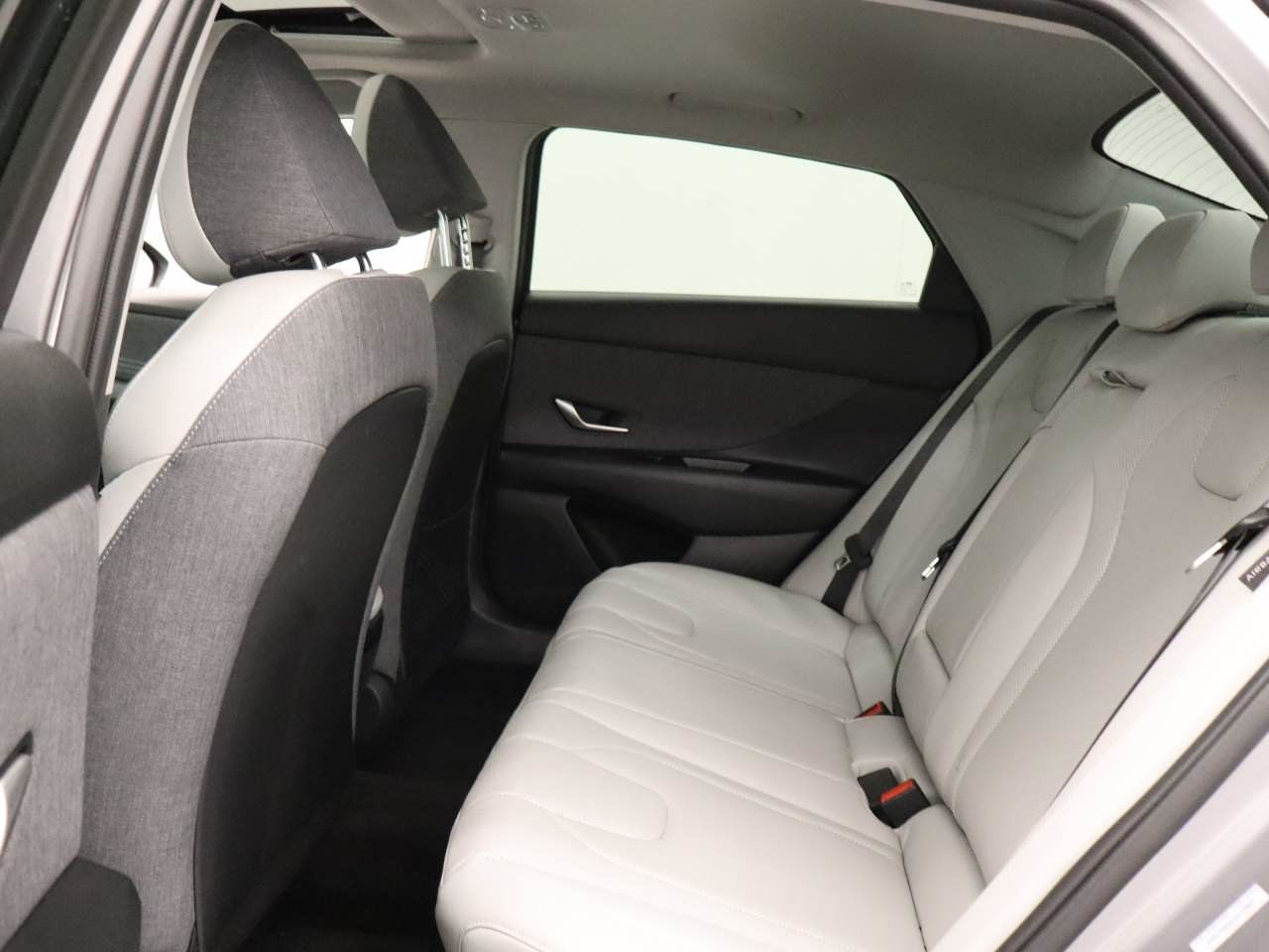 Used 2026 Hyundai Elantra Limited FWD image 17
