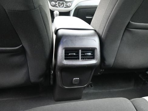 Used 2018 Chevrolet Equinox LS image 3