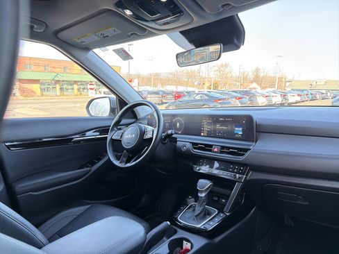 Used 2024 Kia Seltos EX image 16