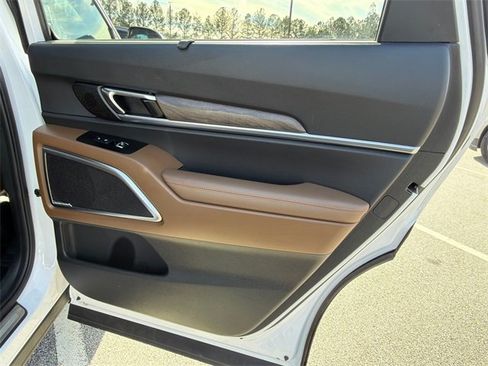 Used 2022 Kia Telluride SX w/ SX Prestige Package image 16
