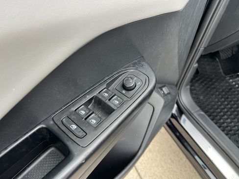 Certified 2023 Volkswagen Taos SE w/ Panoramic Sunroof Package FWD image 14