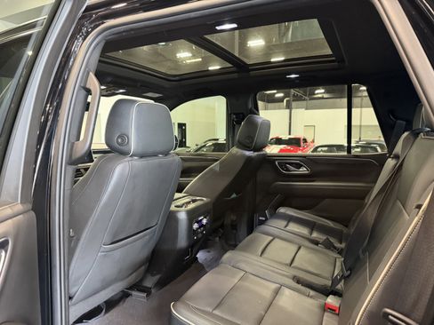 Used 2022 GMC Yukon SLT AWD/4WD image 3