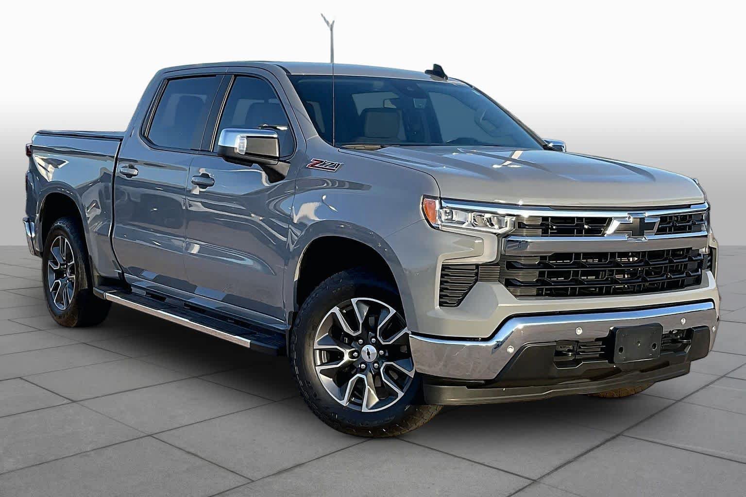 Used 2024 Chevrolet Silverado 1500 LT w/ Z71 Off-Road Package AWD/4WD image 3