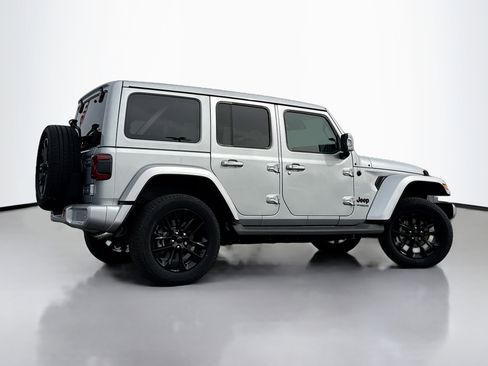Used 2022 Jeep Wrangler Unlimited Sahara image 2