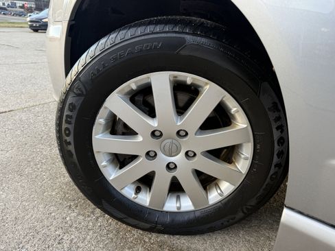 Used 2014 Chrysler Town & Country Touring image 36