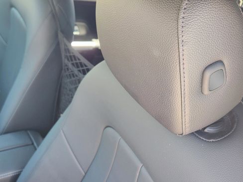 Used 2023 Mercedes-Benz GLB 250 4MATIC image 11