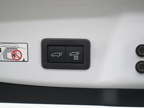 Used 2023 Toyota Prius Prime Premium image 17