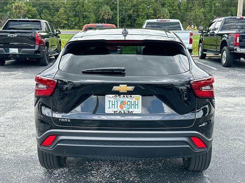 Used 2024 Chevrolet Trax LS w/ LS Convenience Package image 4