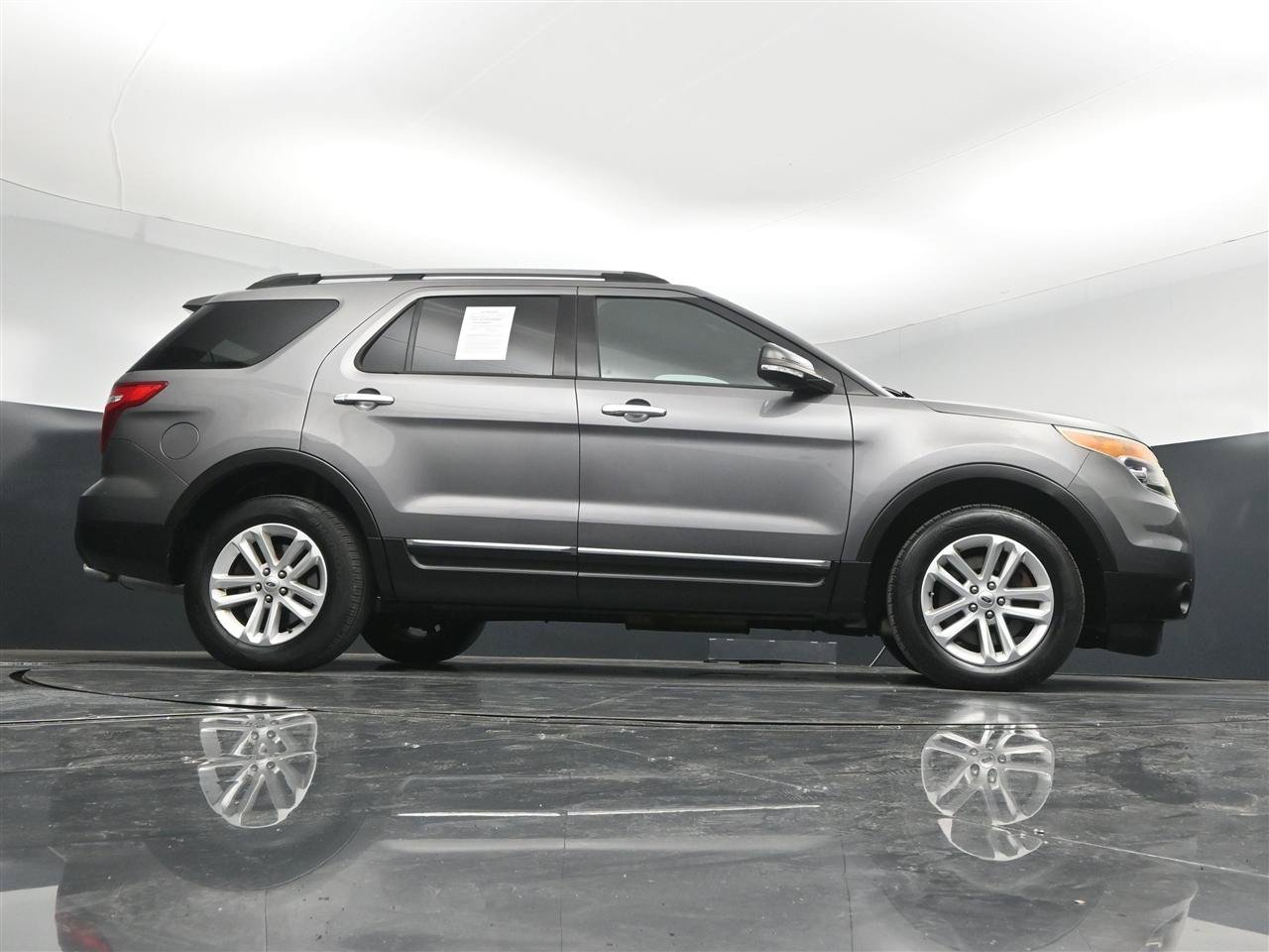 Used 2014 Ford Explorer XLT AWD/4WD image 29