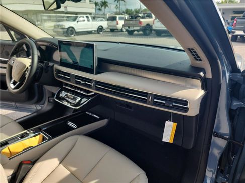 New 2026 Lincoln Corsair Premiere image 24