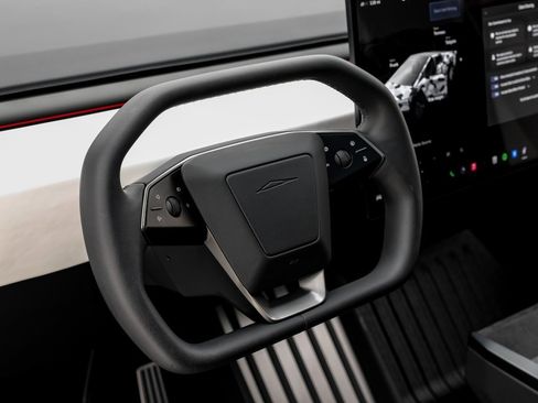 Used 2024 Tesla Cybertruck AWD Crew Cab image 13