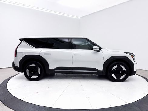 Used 2024 Kia EV9 Light Long Range image 38