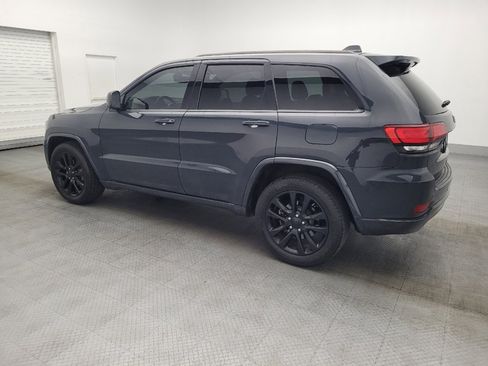 Used 2018 Jeep Grand Cherokee Altitude image 3