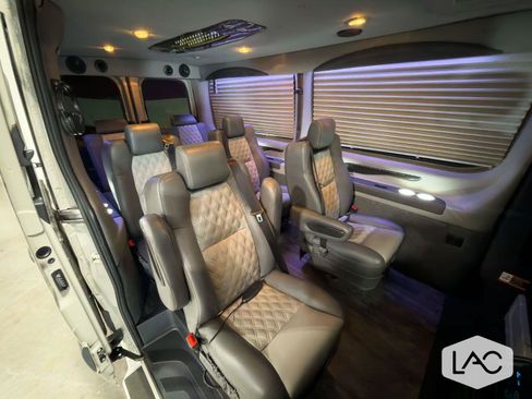 Used 2024 Mercedes-Benz Sprinter 2500 image 4